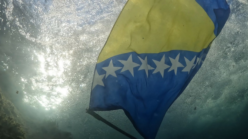 Dan državnosti BiH obilježen i postavljanjem državne zastave na dno ...